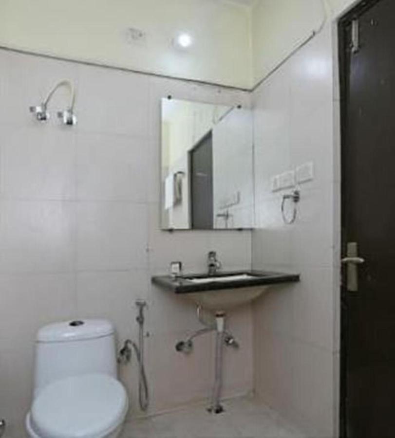 Hotel Inn Noida Buitenkant foto